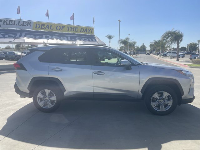 Used 2025 Toyota RAV4 XLE AWD/4WD image 9