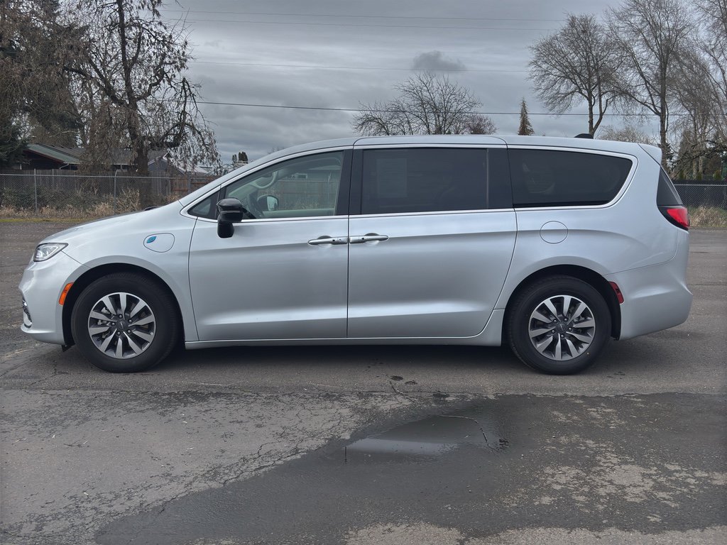 Used 2024 Chrysler Pacifica Select image 21