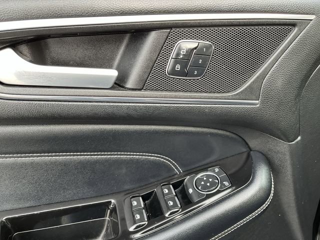 Used 2016 Ford Edge Titanium AWD/4WD image 17