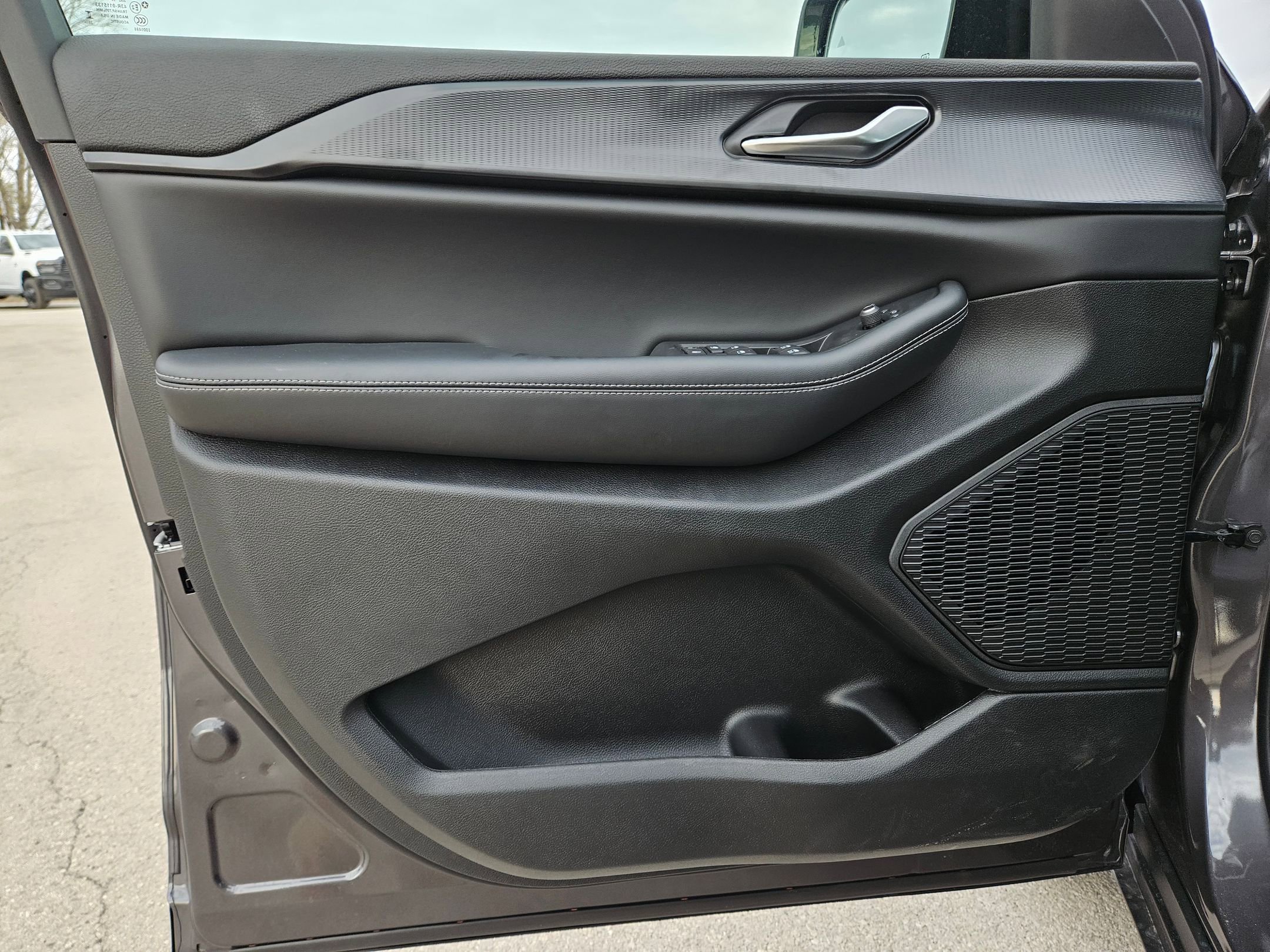 New 2025 Jeep Grand Cherokee Altitude image 11