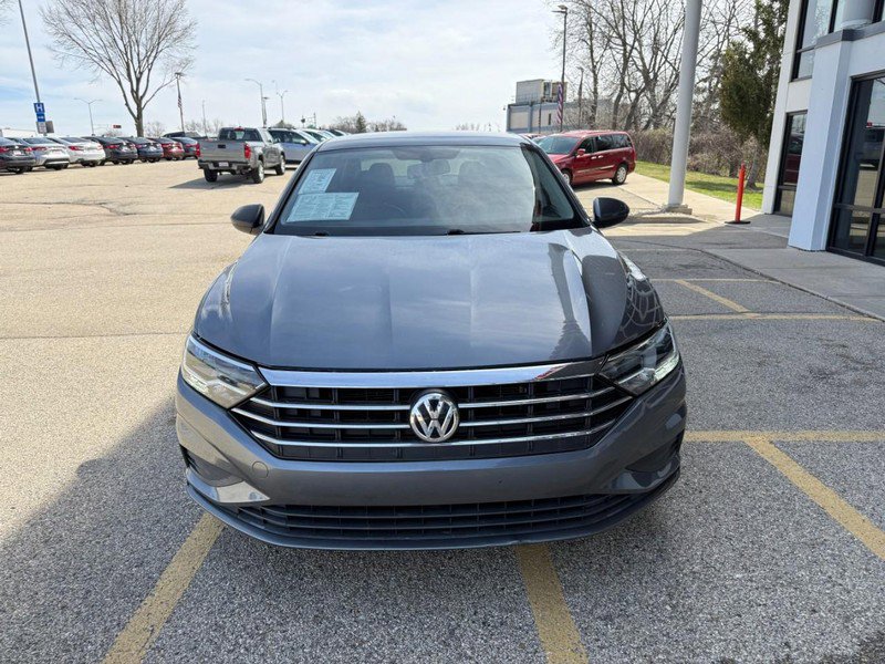Used 2020 Volkswagen Jetta SE image 2