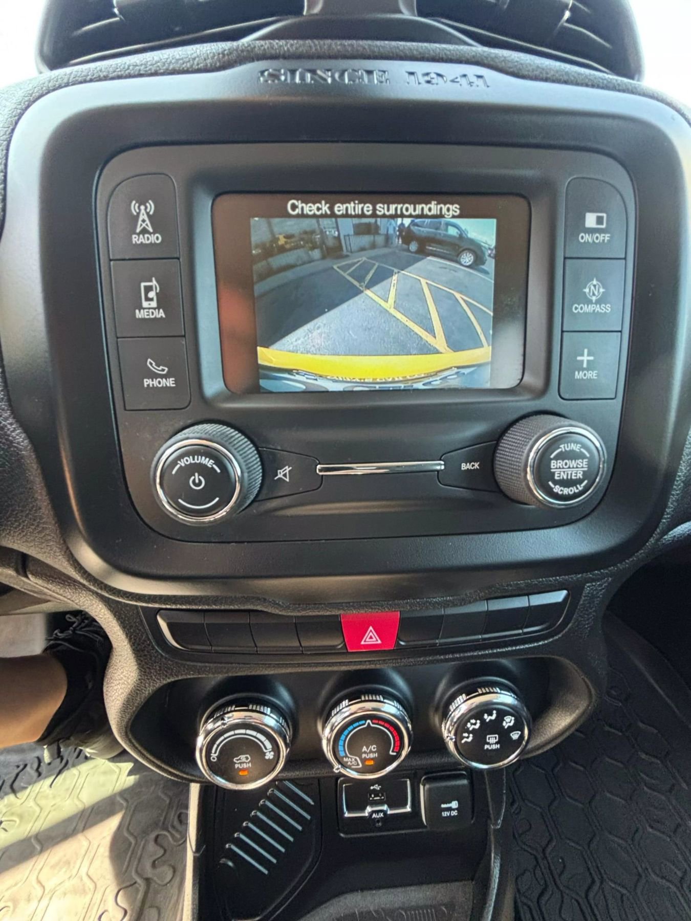 Used 2015 Jeep Renegade Latitude image 11