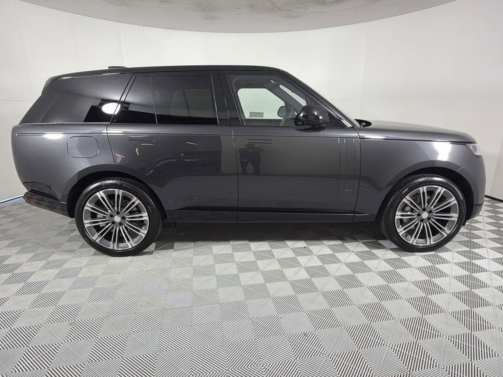 New 2025 Land Rover Range Rover SE image 6