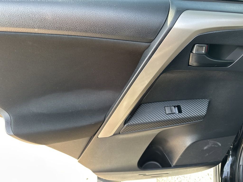 Used 2015 Toyota RAV4 LE image 20