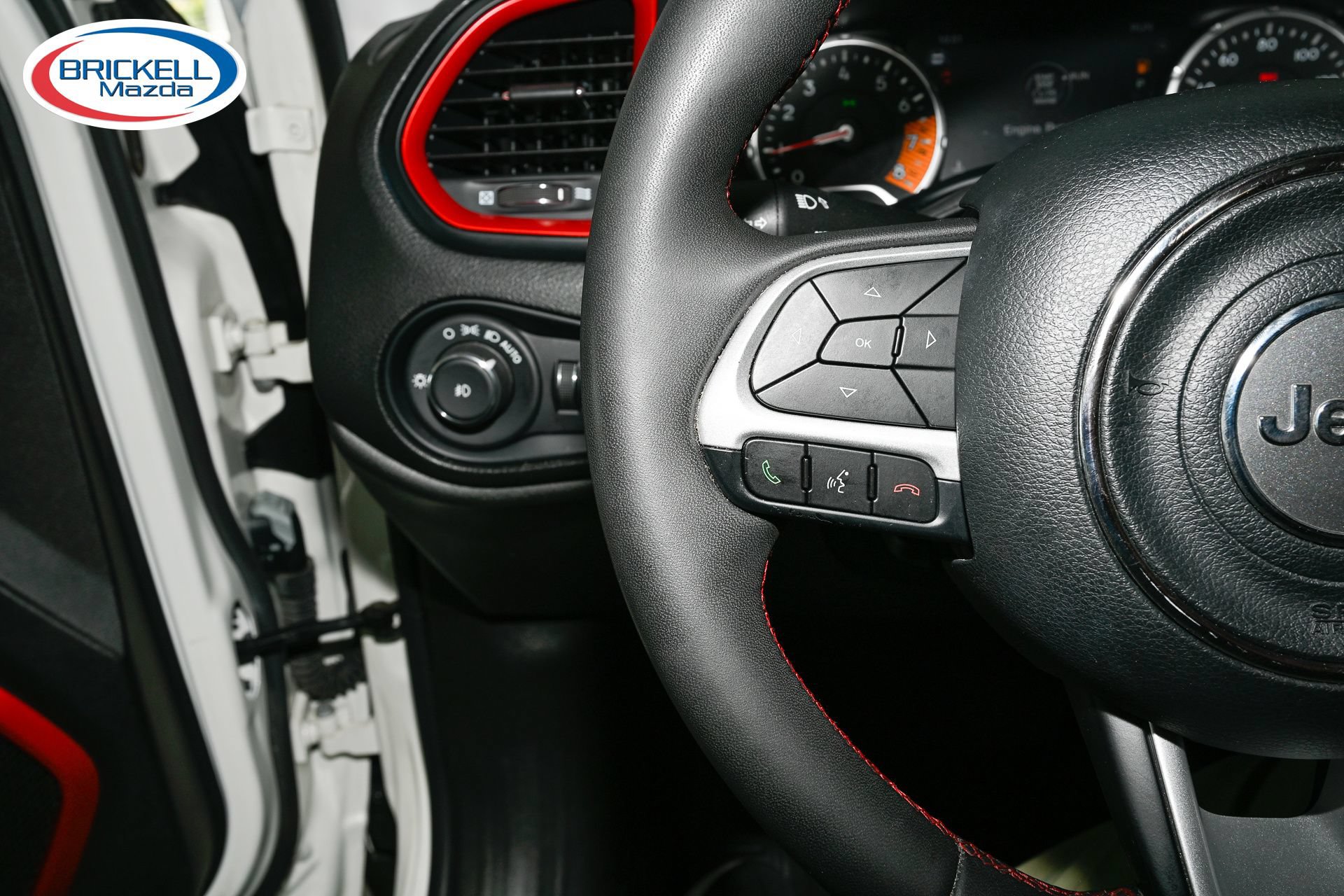 Used 2023 Jeep Renegade Trailhawk AWD/4WD image 27