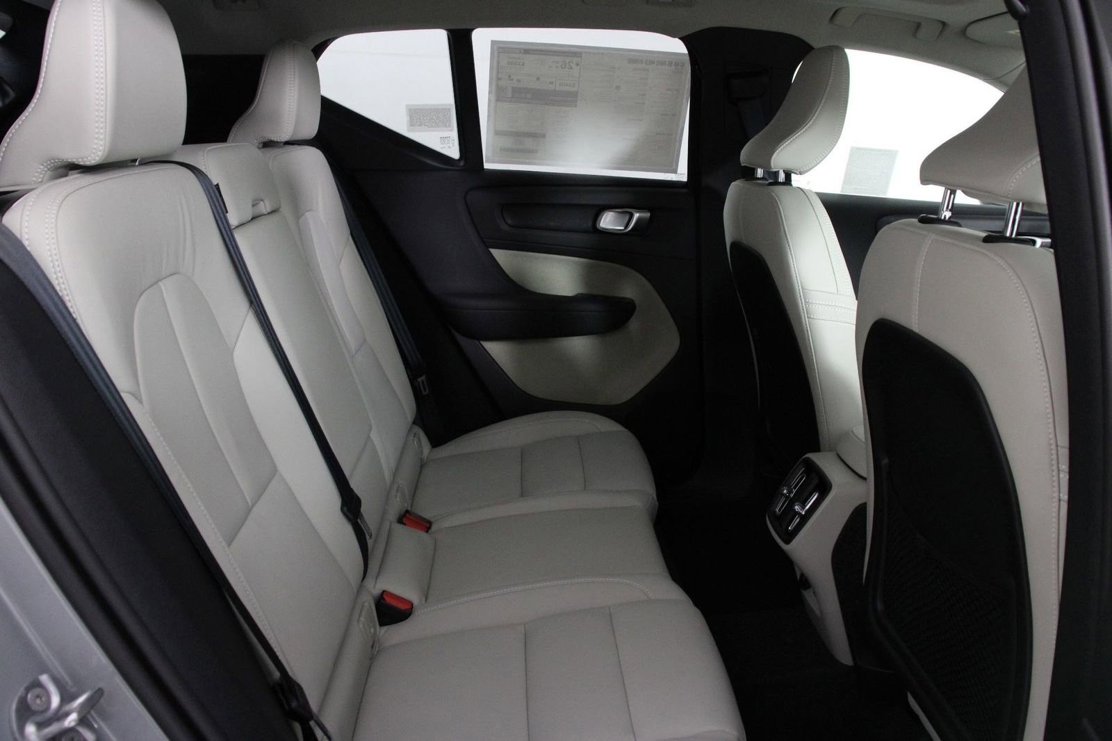 New 2026 Volvo XC40 B5 Plus w/ Protection Package Premier AWD/4WD image 11