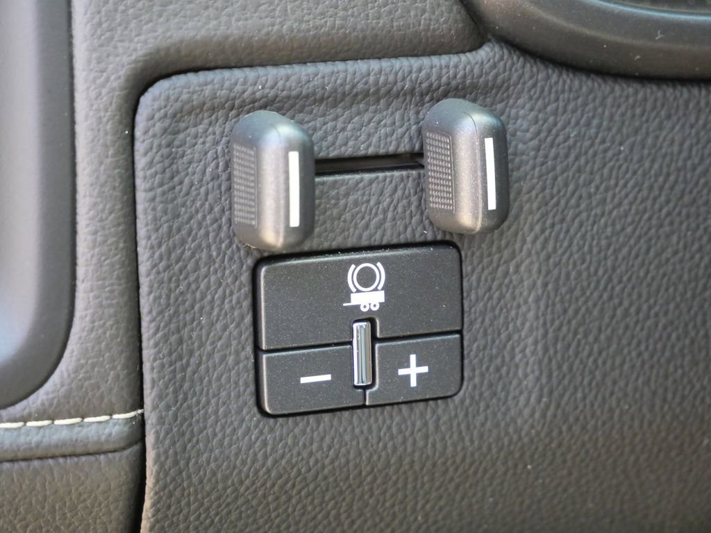 Used 2022 GMC Canyon Denali w/ Denali Black Edition Package image 35