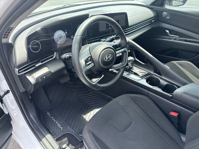 Used 2025 Hyundai Elantra SEL FWD image 23