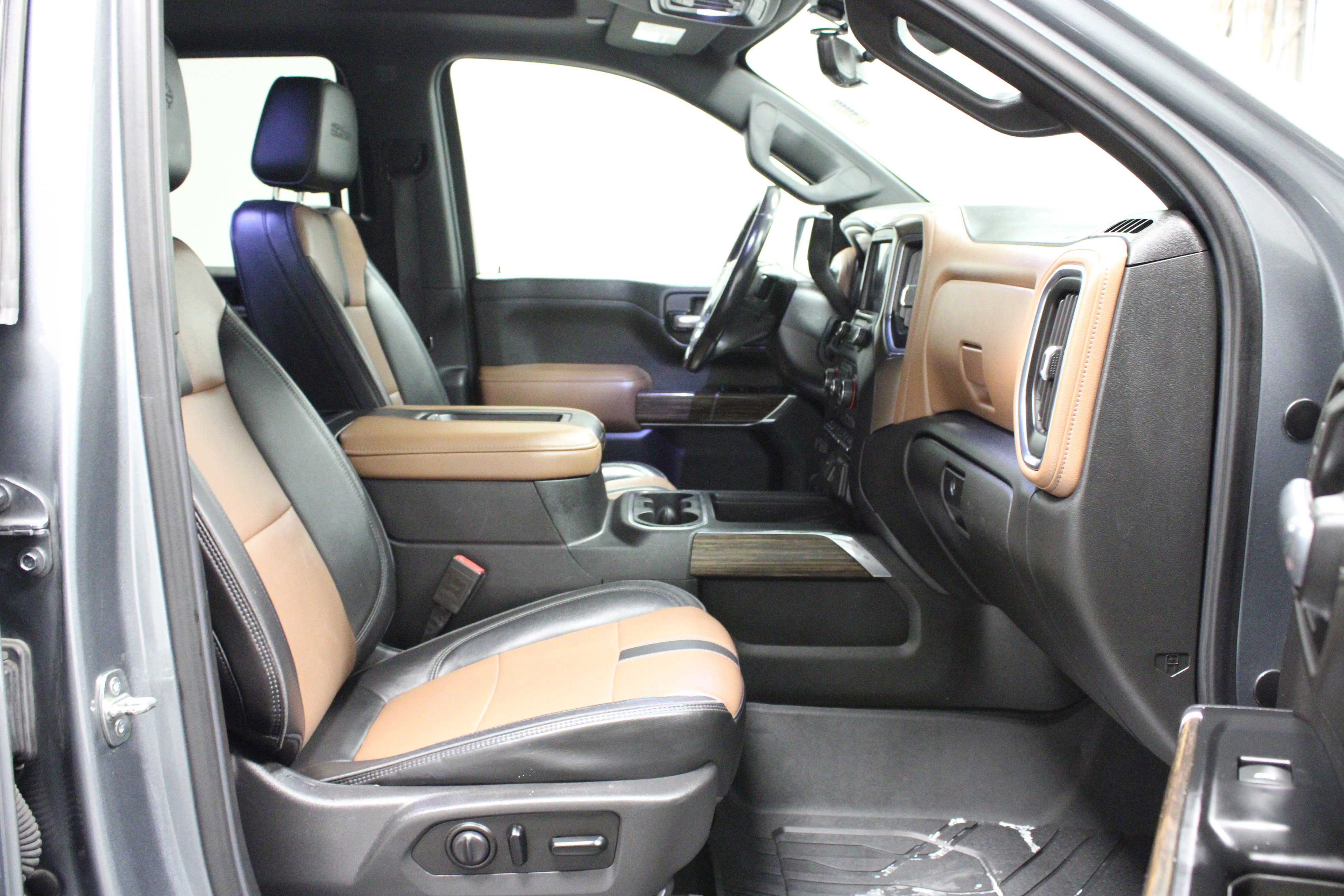 Used 2019 Chevrolet Silverado 1500 High Country image 17