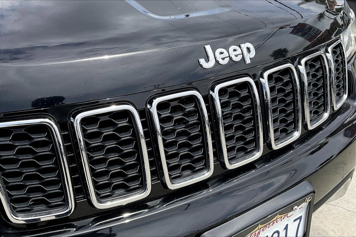 Used 2017 Jeep Grand Cherokee Limited AWD/4WD image 26