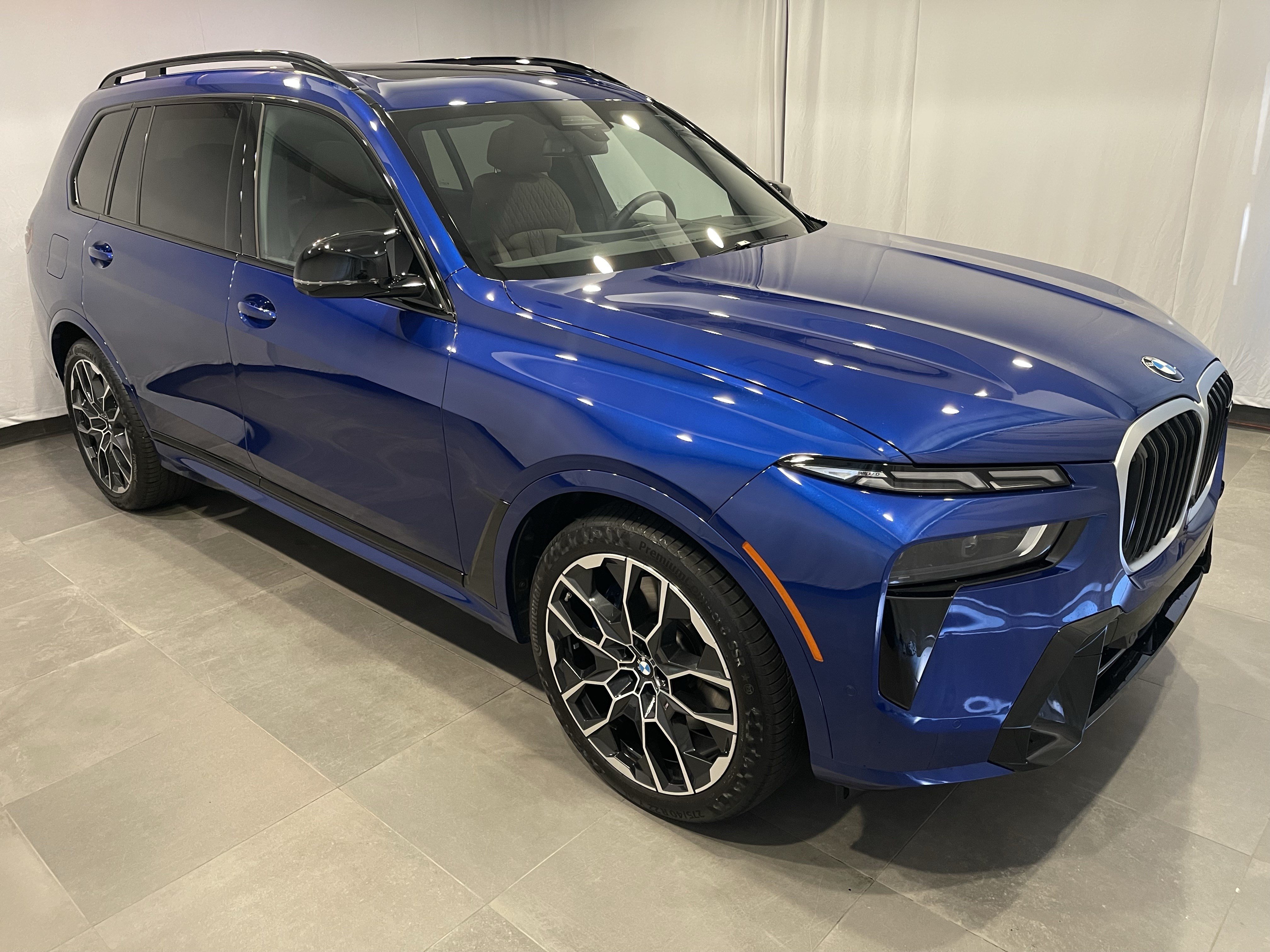 Used 2026 BMW X7 M60i AWD/4WD video 3