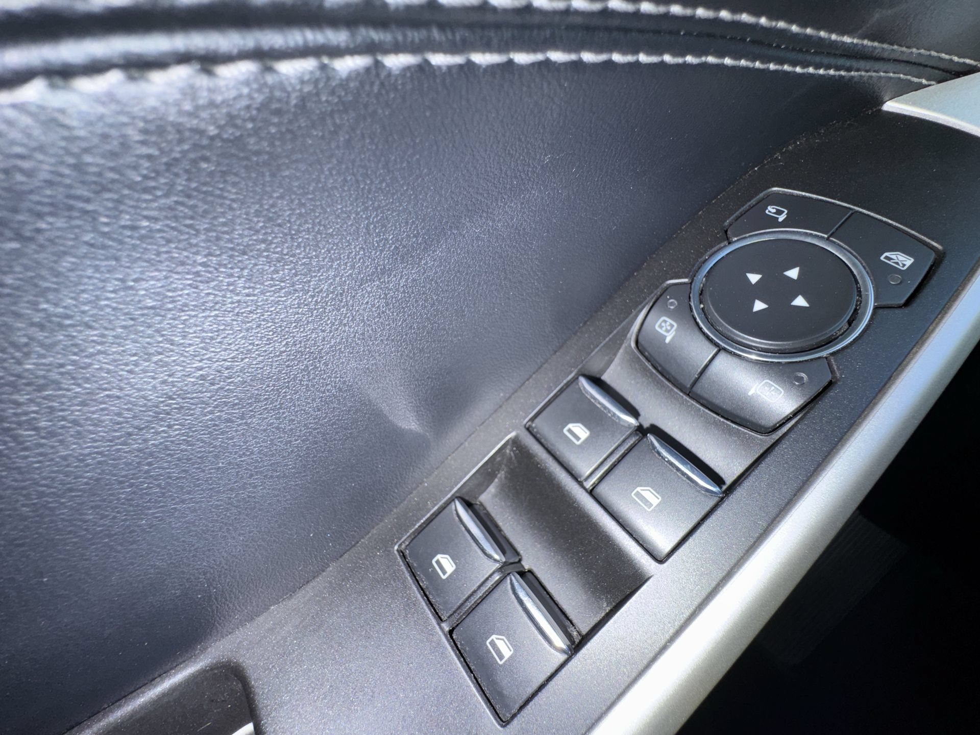 Used 2021 Ford Explorer Limited AWD/4WD image 13