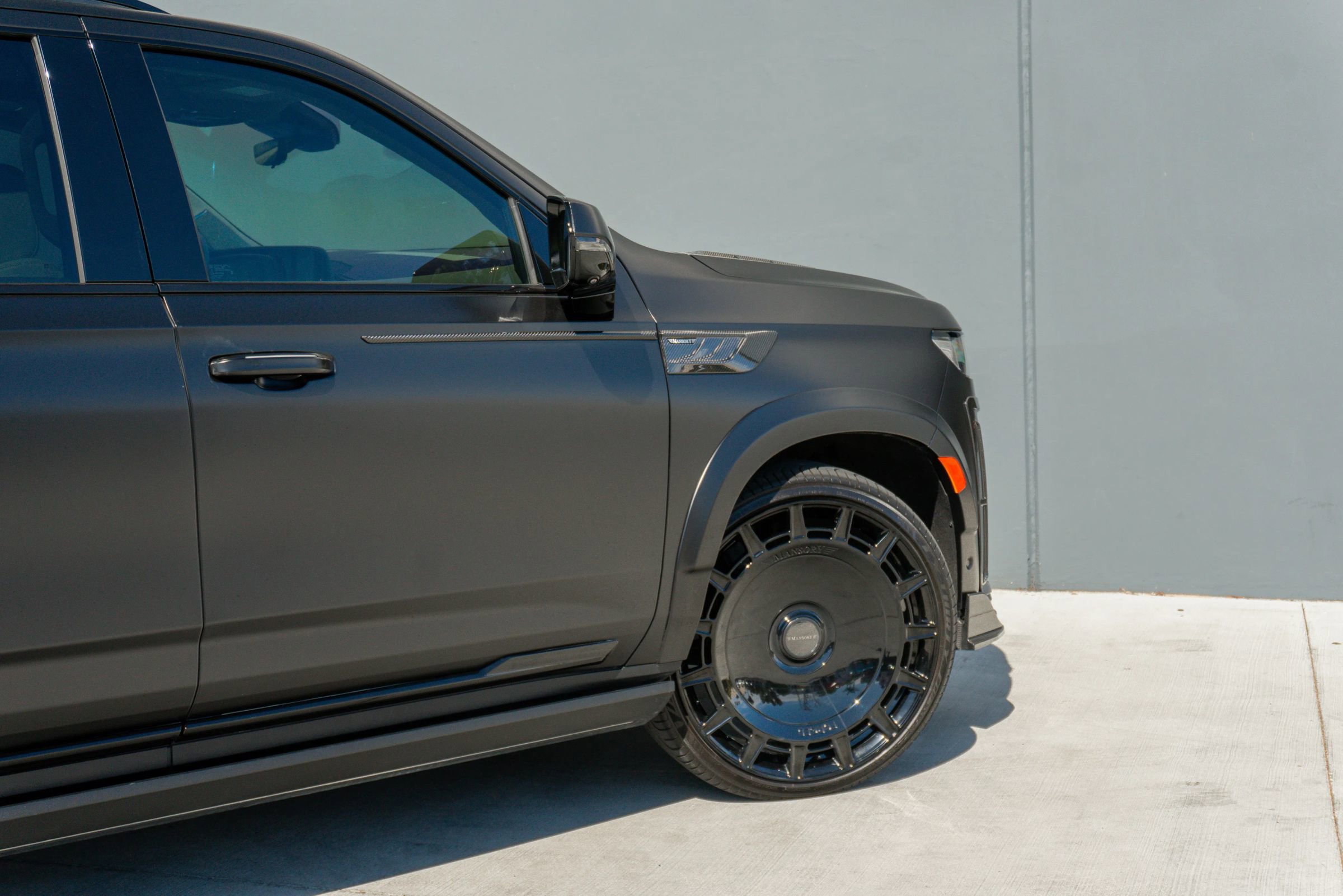 Used 2024 Cadillac Escalade Sport Platinum w/ LPO, ONYX Package image 44