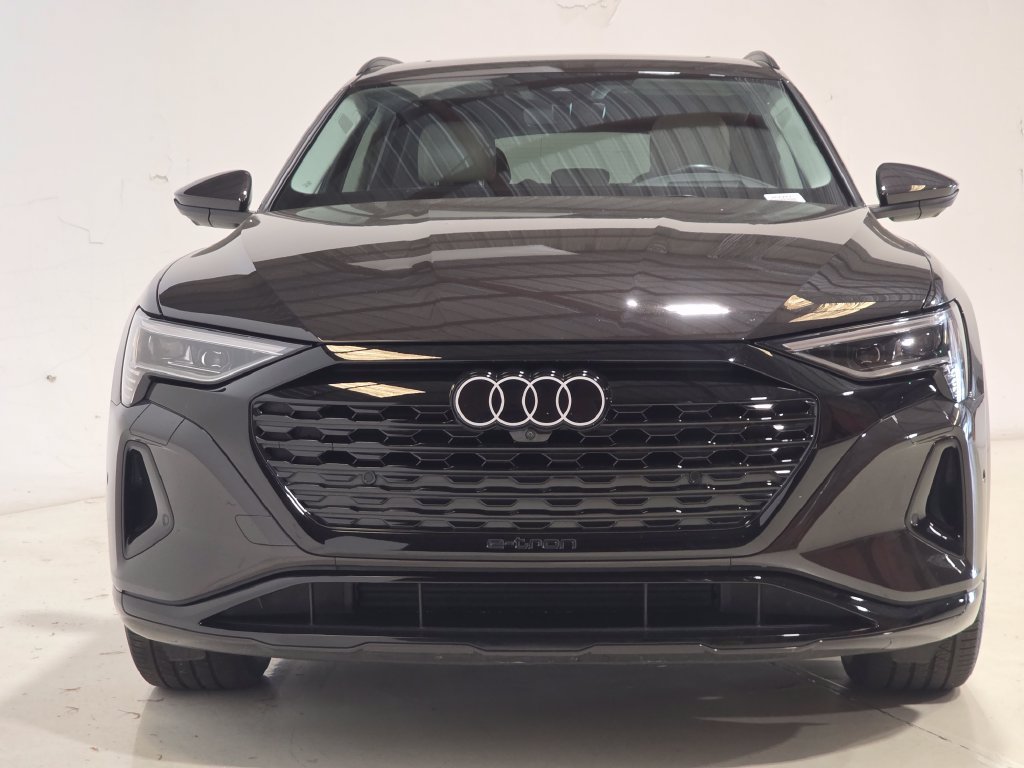 Used 2024 Audi Q8 e-tron Prestige w/ Prestige Package AWD/4WD image 2