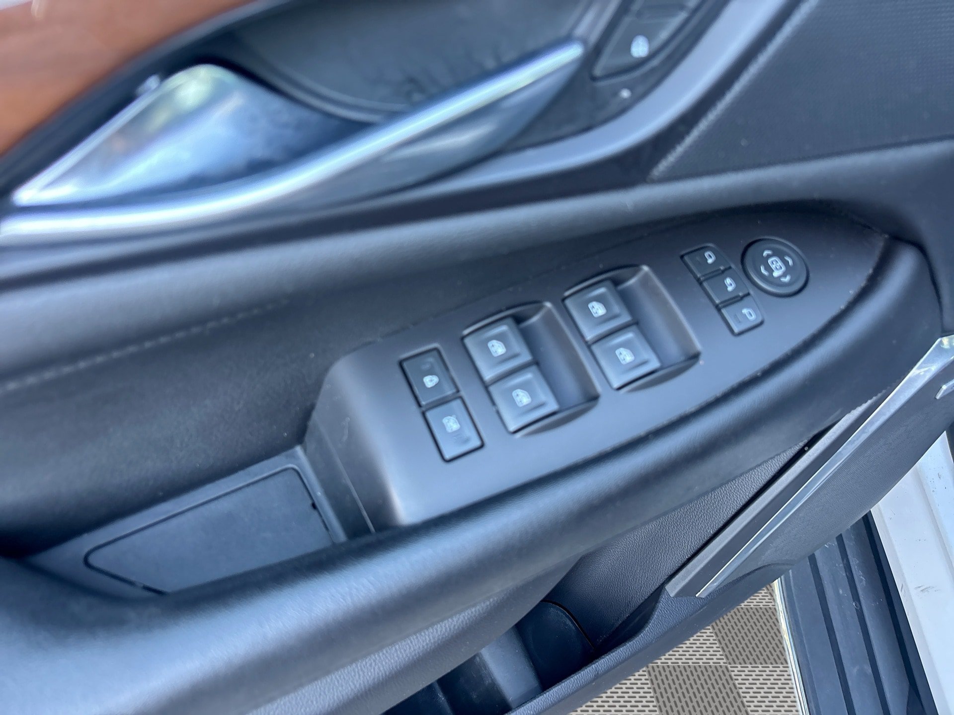 Used 2019 Cadillac Escalade ESV Luxury AWD/4WD image 15