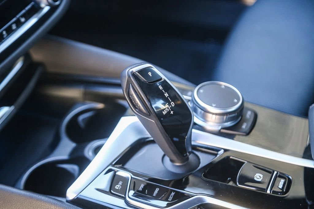 Certified 2023 BMW 530e w/ Convenience Package image 16