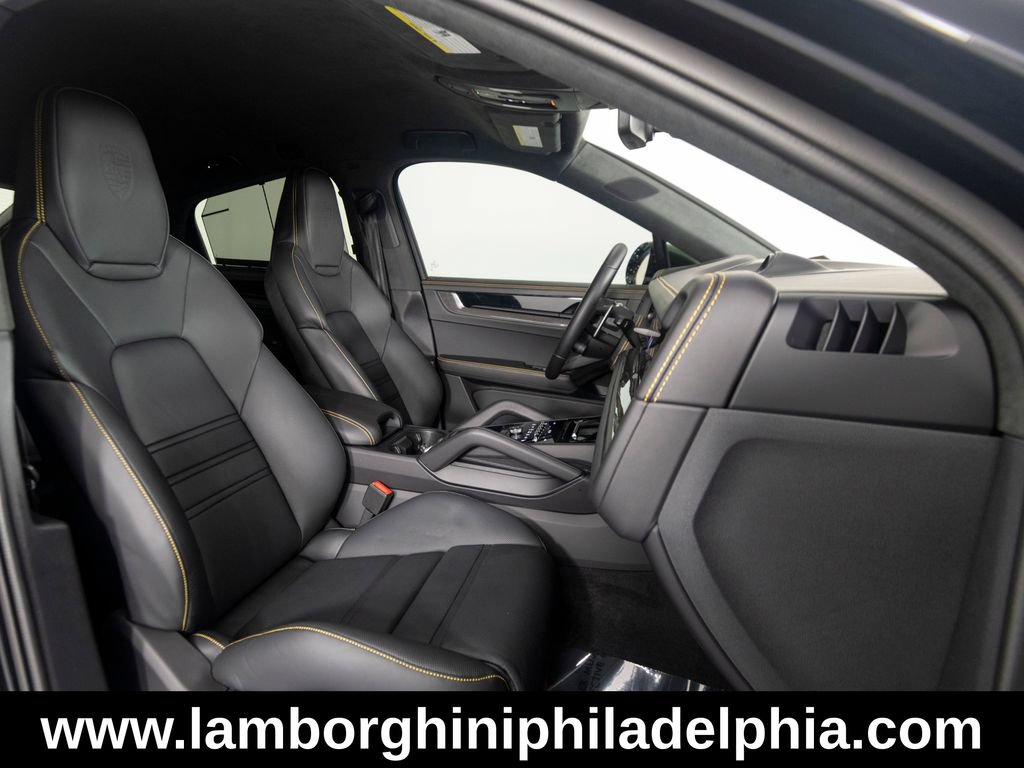Used 2024 Porsche Cayenne Turbo GT AWD/4WD image 33