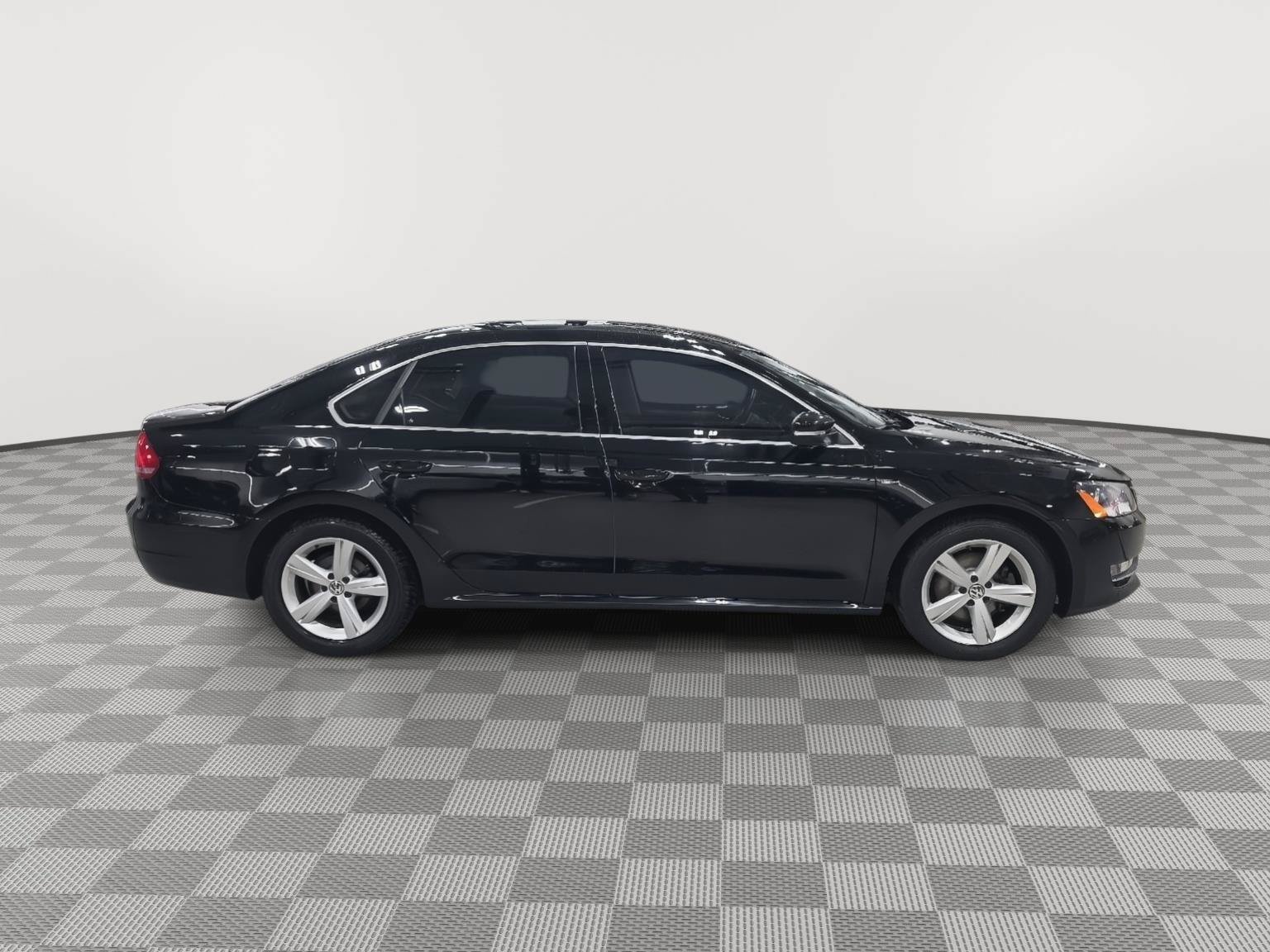 Used 2015 Volkswagen Passat 1.8T Limited Edition FWD image 2
