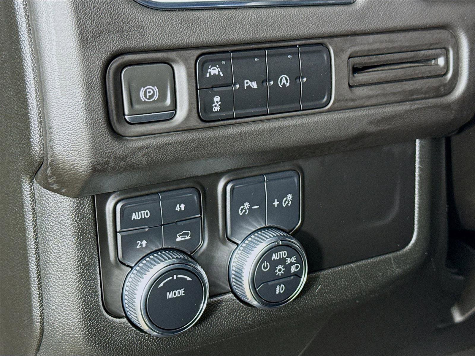 Used 2024 GMC Yukon SLT image 11