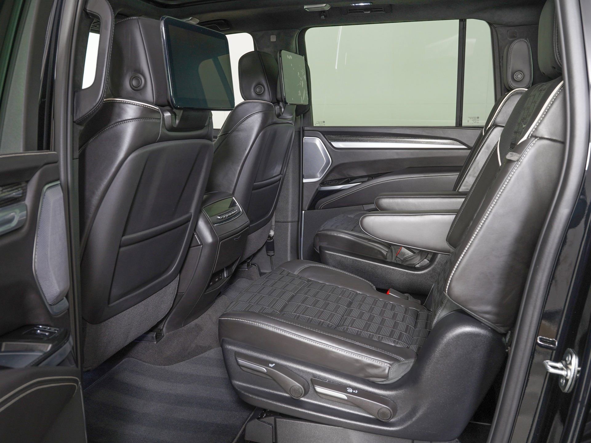 Used 2026 Cadillac Escalade ESV V image 16