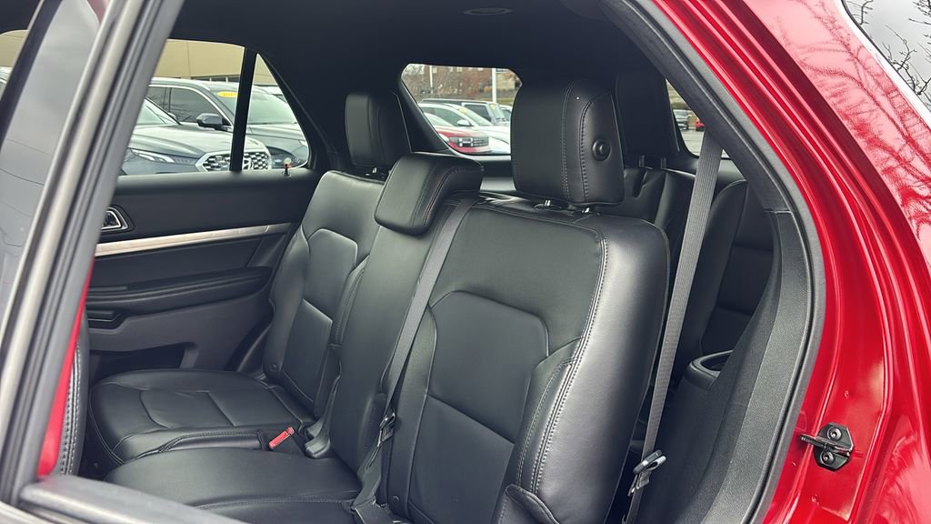 Used 2018 Ford Explorer XLT w/ Equipment Group 202A image 27