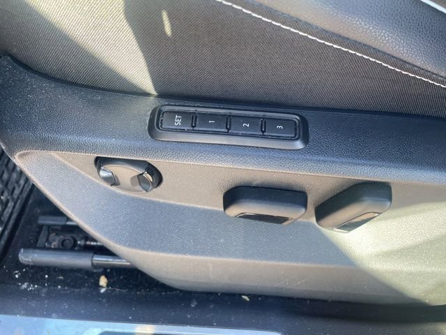 Used 2022 Volkswagen Tiguan SEL R-Line image 26