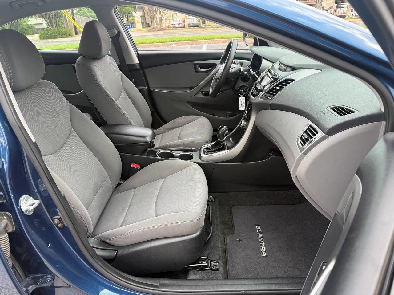 Used 2015 Hyundai Elantra SE w/ Option Group 02 FWD image 13