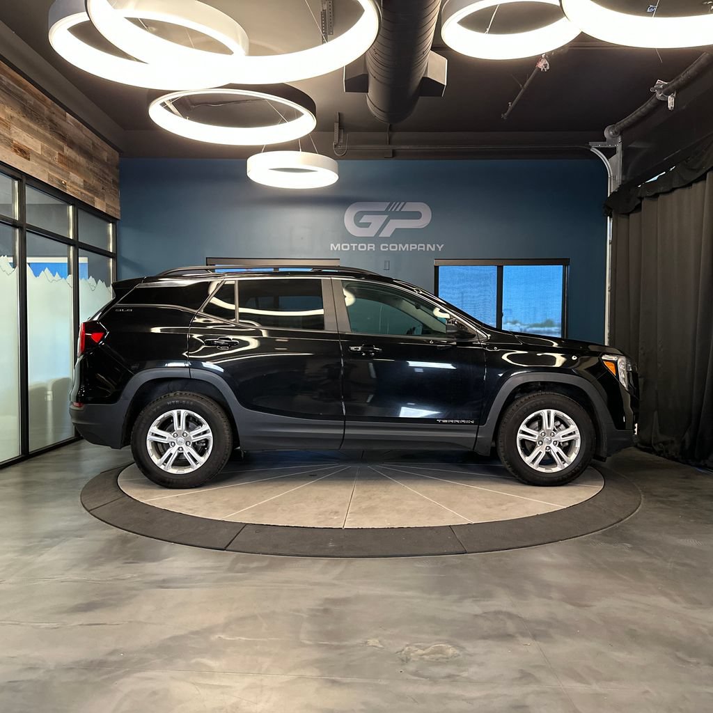 Used 2022 GMC Terrain SLE w/ Driver Convenience Package AWD/4WD image 2