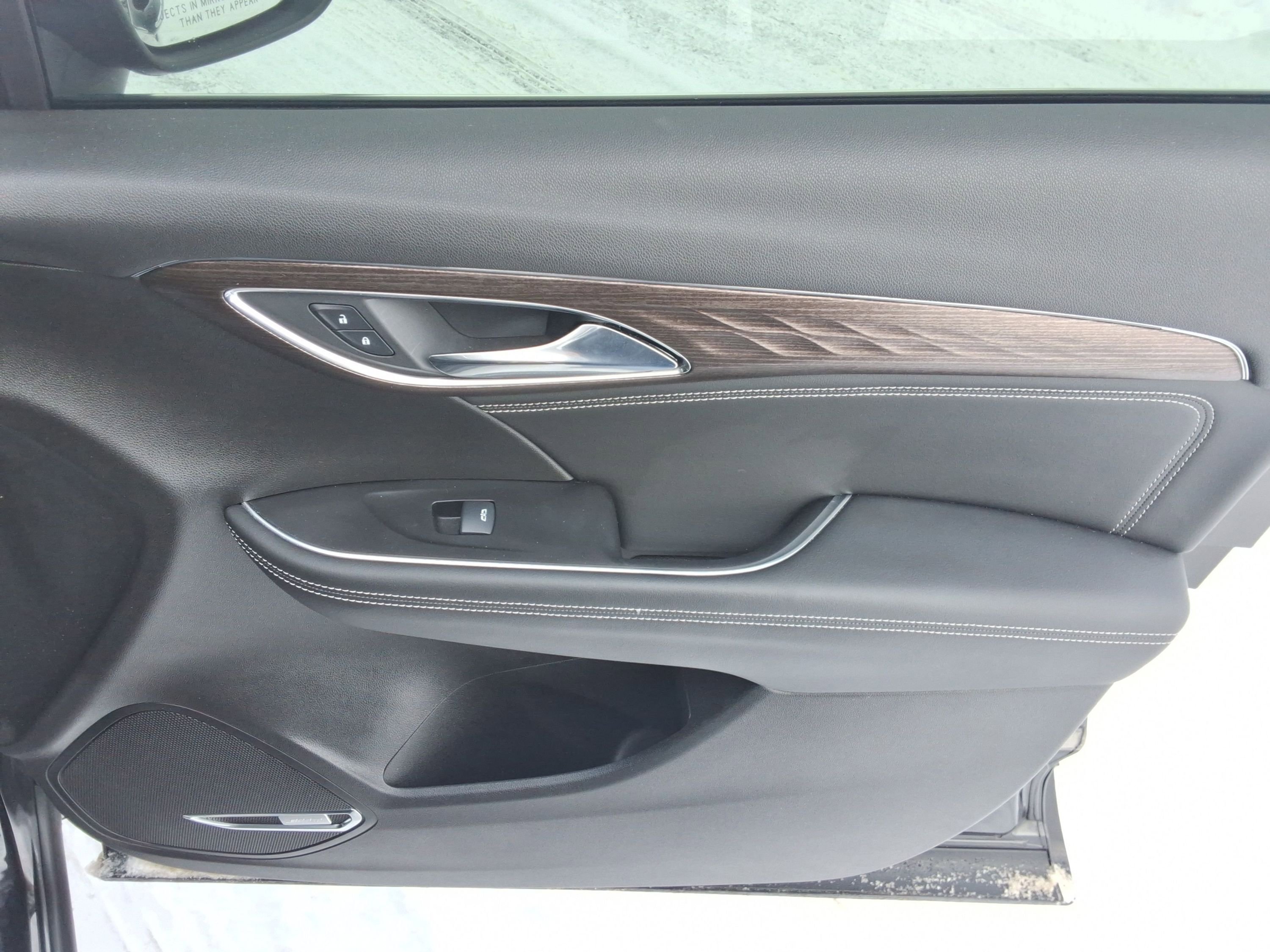 Used 2023 Buick Envision Avenir image 25