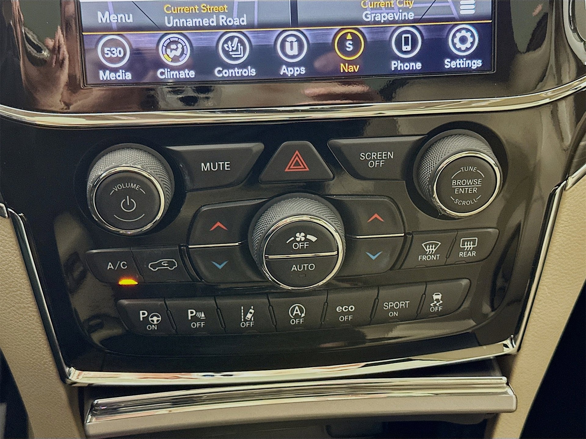 Used 2020 Jeep Grand Cherokee Limited w/ Luxury Group II image 17