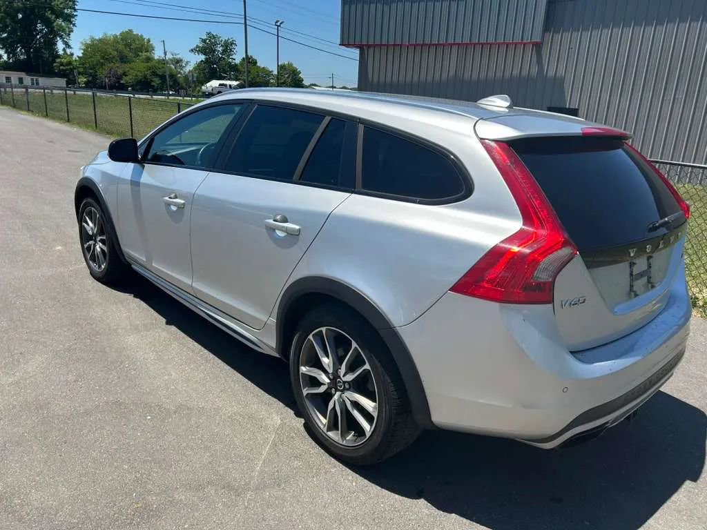 Used 2016 Volvo V60 T5 Cross Country AWD/4WD image 10
