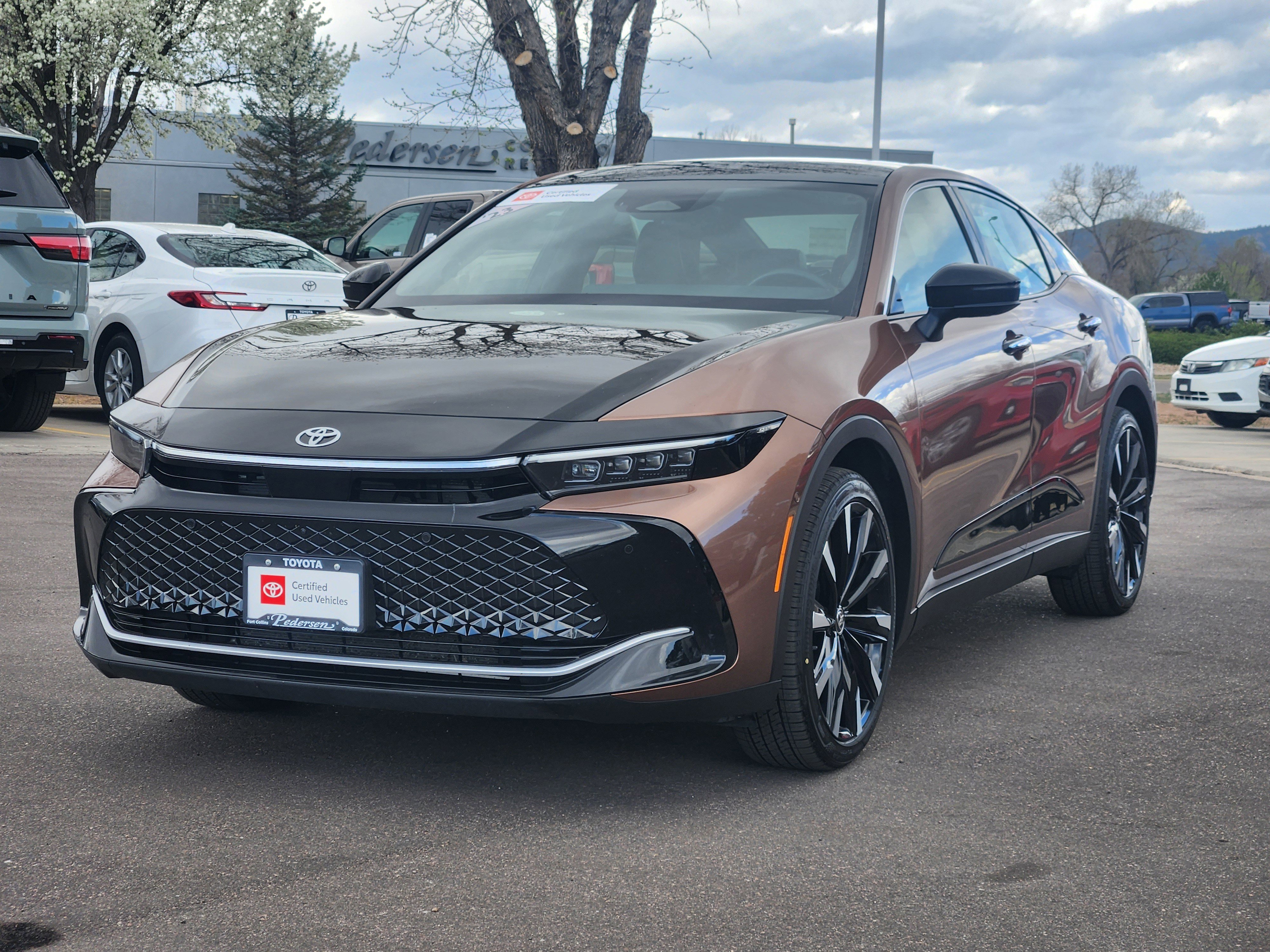 Used 2023 Toyota Crown Platinum image 2
