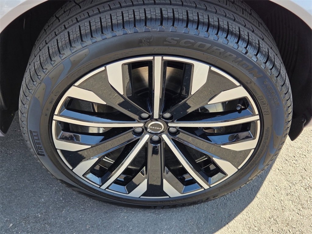 New 2026 Volvo XC90 B6 Plus w/ Protection Package Premier image 7