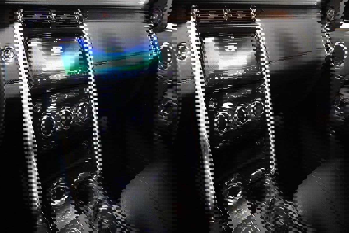 Used 2018 Land Rover Discovery HSE image 43