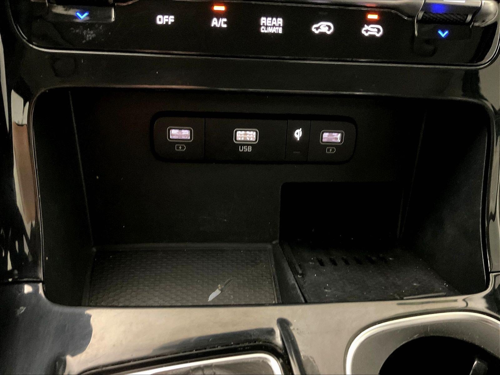 Used 2023 Kia Carnival EX FWD image 16