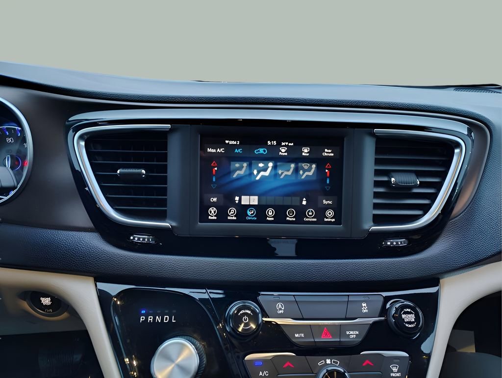 Used 2020 Chrysler Voyager LX FWD image 19