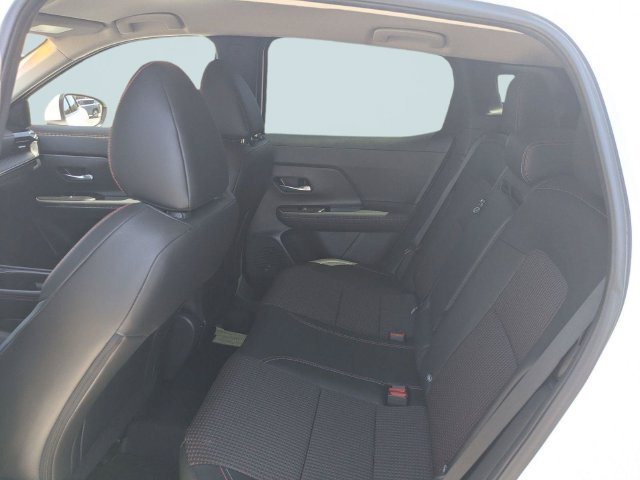 Used 2025 Nissan Kicks SR FWD image 13