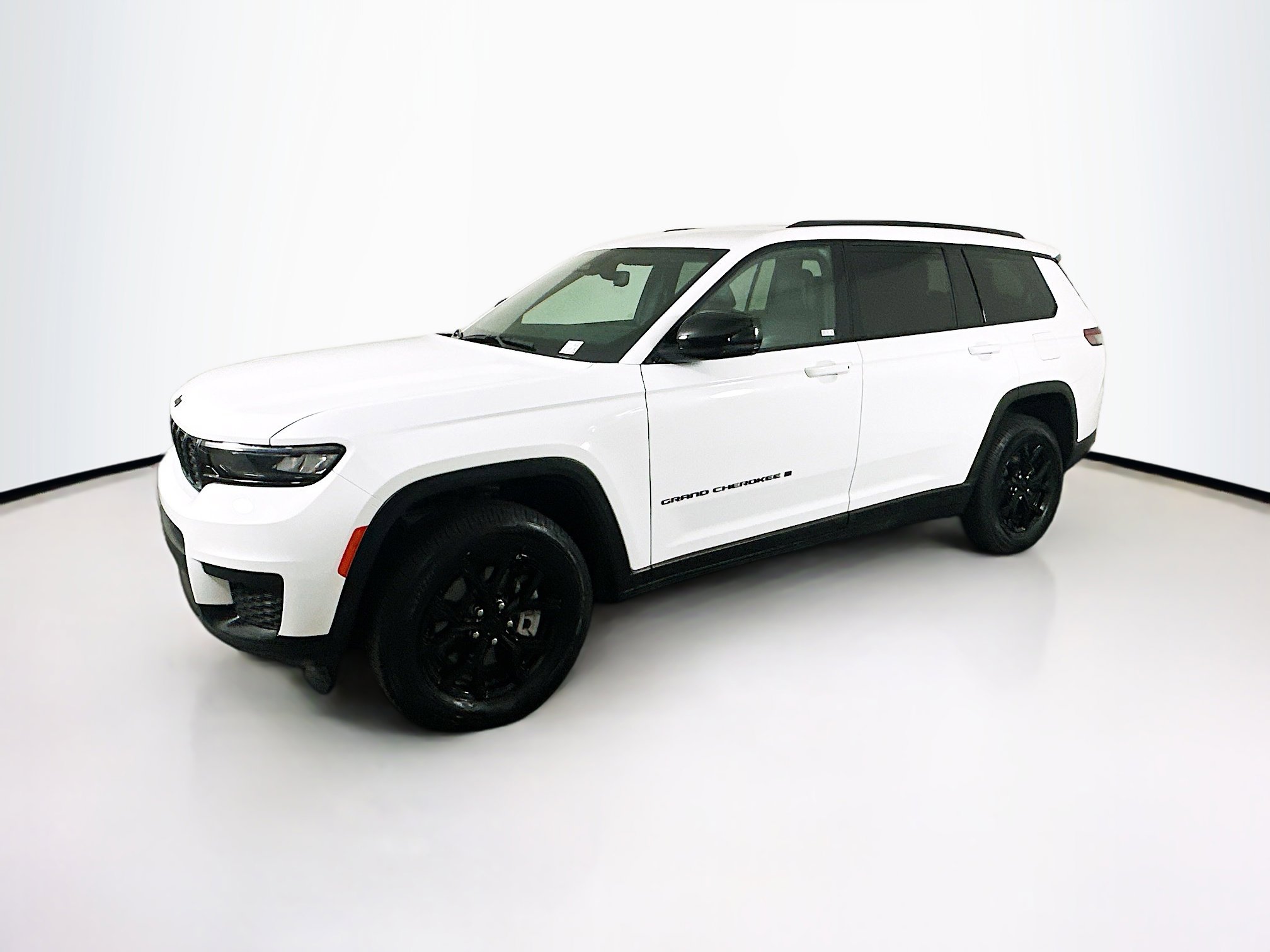 Used 2024 Jeep Grand Cherokee L Laredo image 3