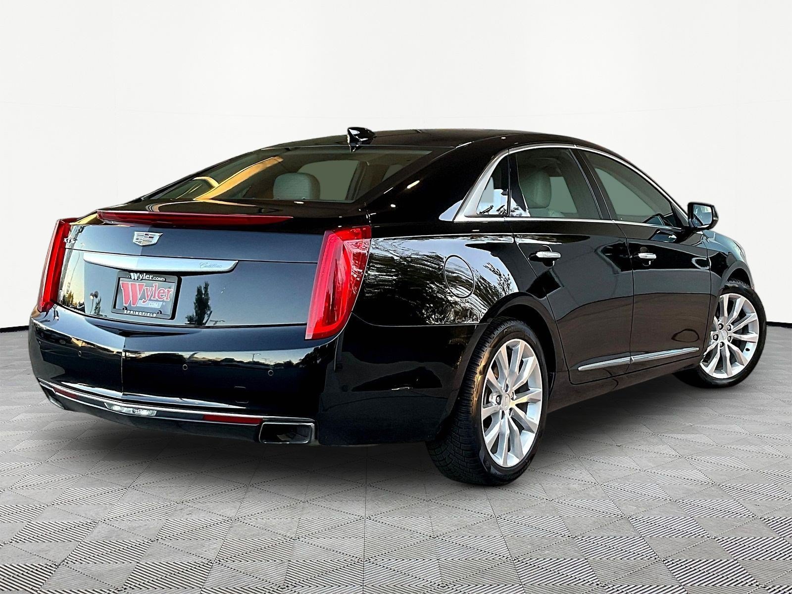 Used 2017 Cadillac XTS Luxury w/ Driver Awareness Package FWD image 6