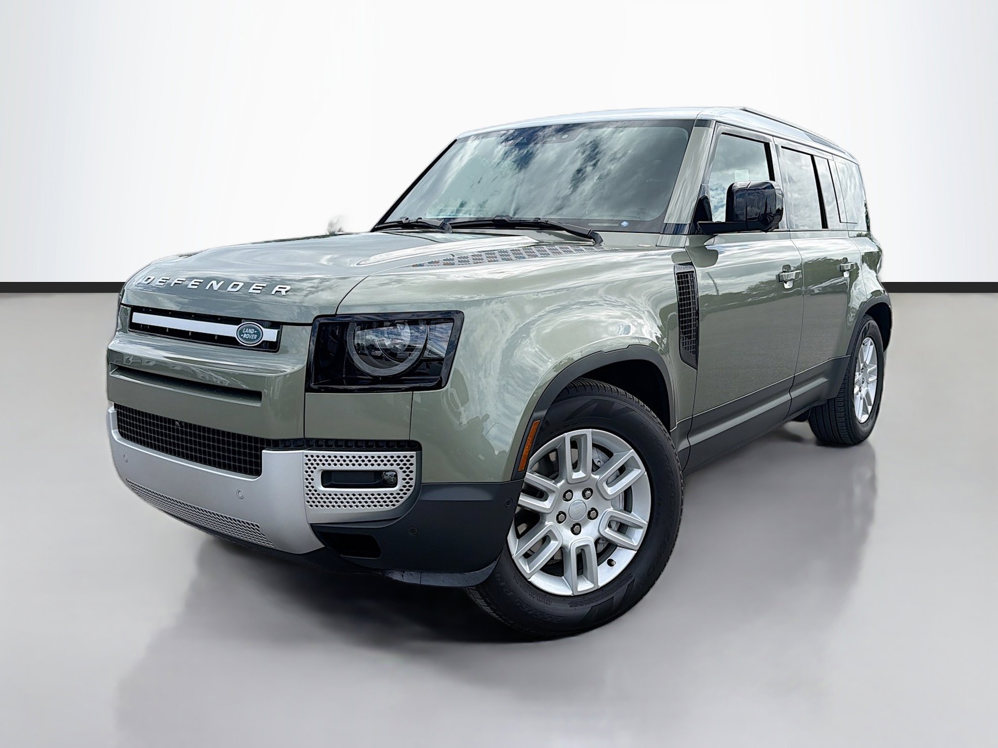 Used 2025 Land Rover Defender 110 S image 1