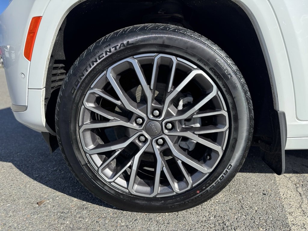 Used 2024 Jeep Grand Cherokee L Summit image 3