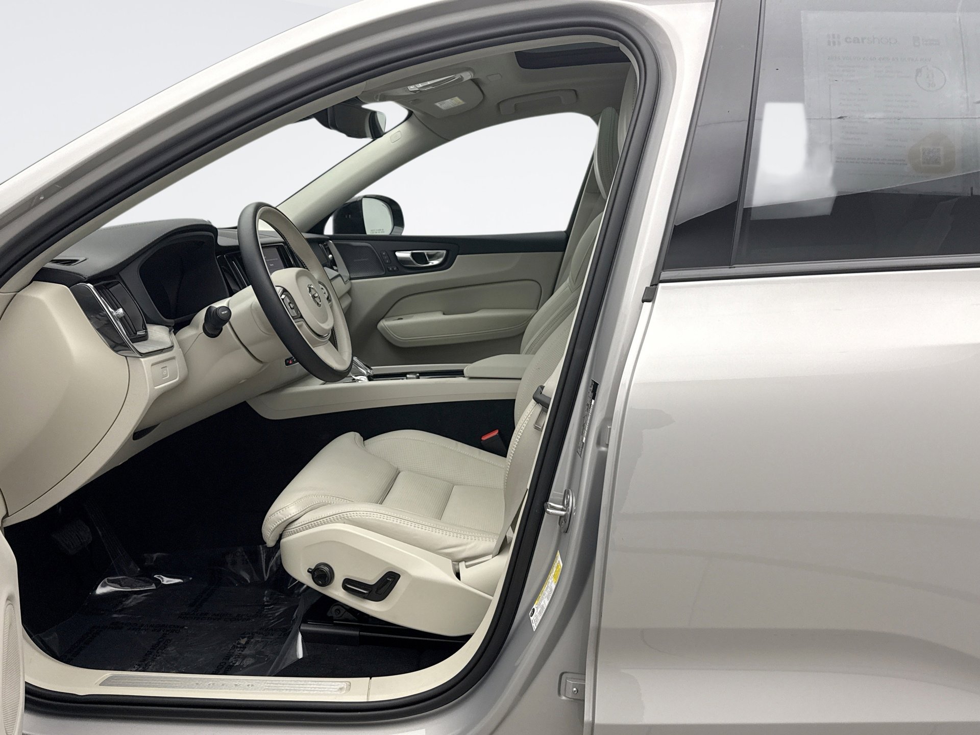 Used 2025 Volvo XC60 B5 Ultra w/ Climate Package image 11