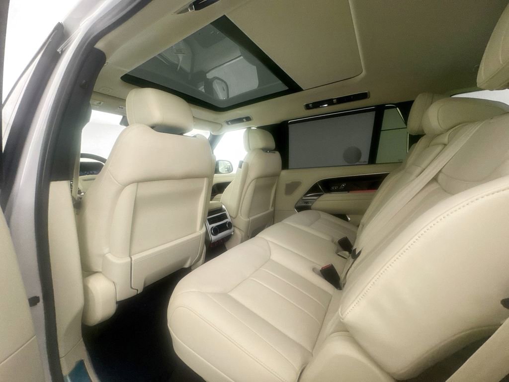 New 2026 Land Rover Range Rover Long Wheelbase SE image 23