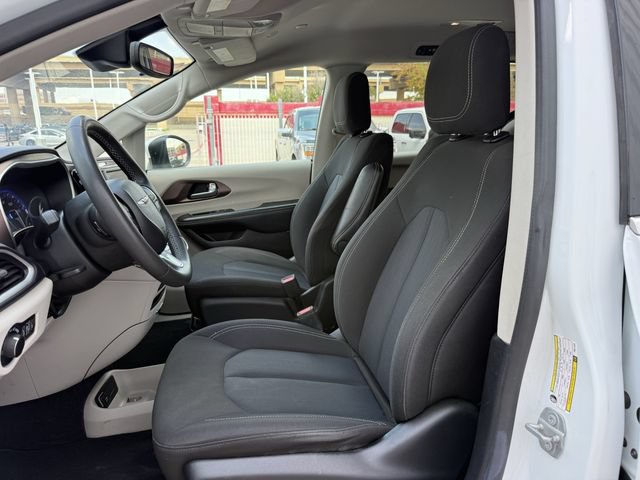 Used 2023 Chrysler Voyager LX FWD image 24