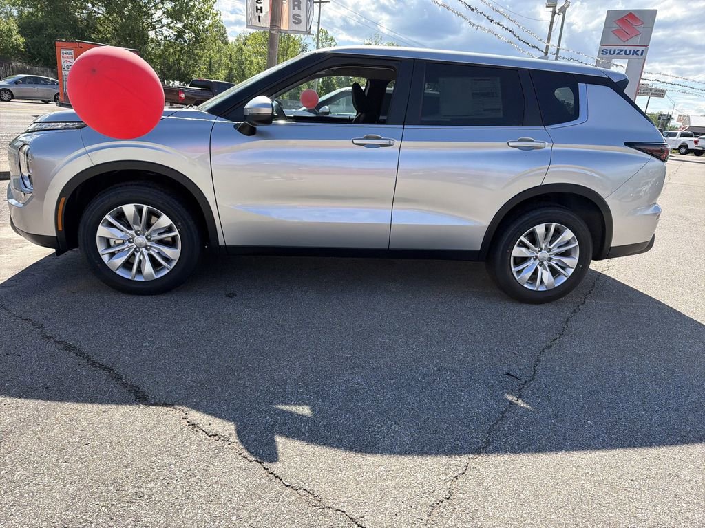 New 2026 Mitsubishi Outlander ES AWD/4WD image 8