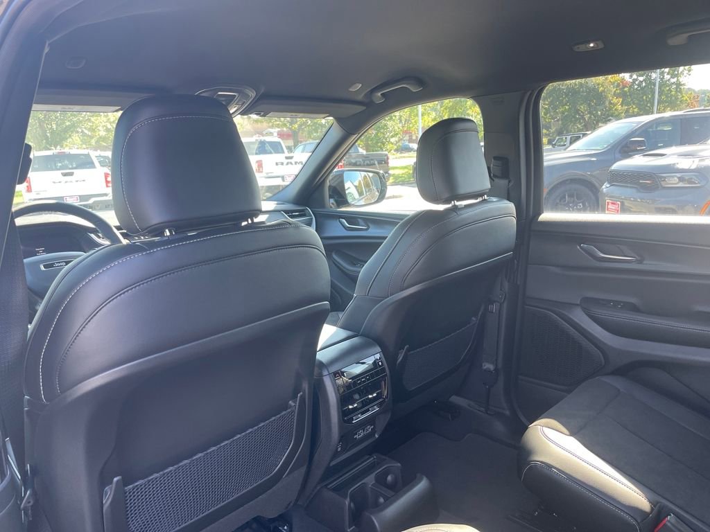 New 2025 Jeep Grand Cherokee L Laredo image 10