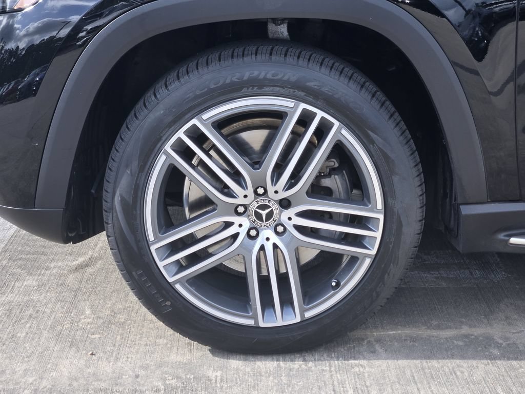 Used 2024 Mercedes-Benz GLS 450 4MATIC image 11