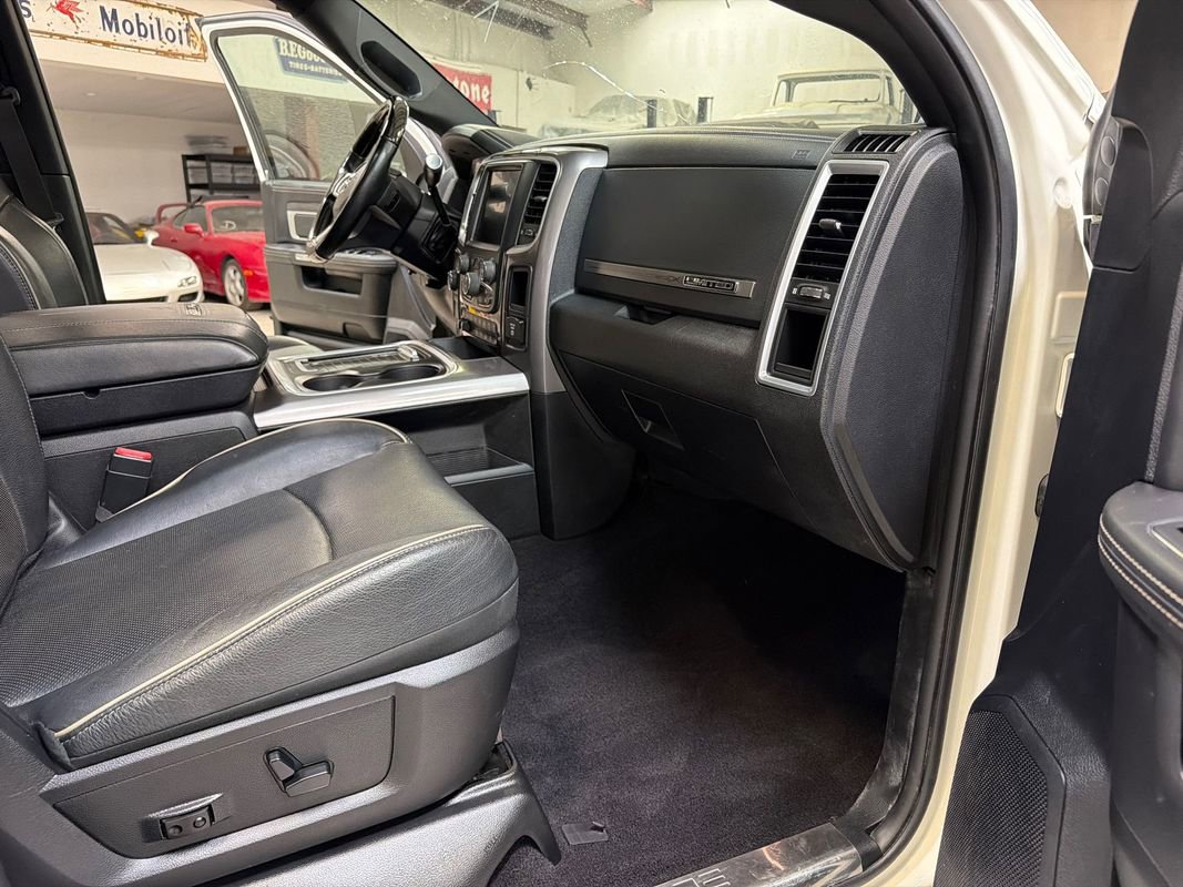 Used 2017 RAM 3500 Laramie Longhorn AWD/4WD image 38