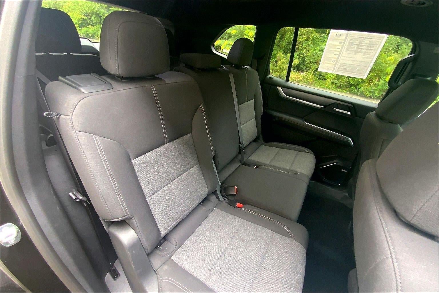 Used 2025 GMC Acadia Elevation FWD image 24