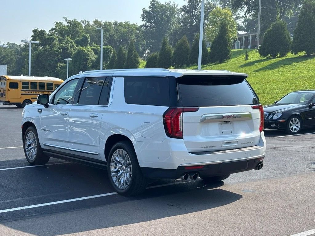 Used 2024 GMC Yukon XL Denali w/ Denali Reserve Package AWD/4WD image 5